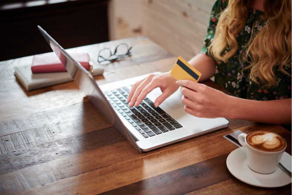 É possível usar cashback e descontos juntos para economizar em tecnologia? É possível usar cashback e descontos juntos para economizar em tecnologia